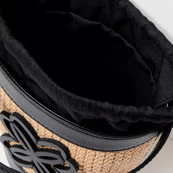 NWT Lilly Pulitzer Malia Raffia Bucket
Bag Elegant Black and Tan Bucket Bag - Picture 5 of 6